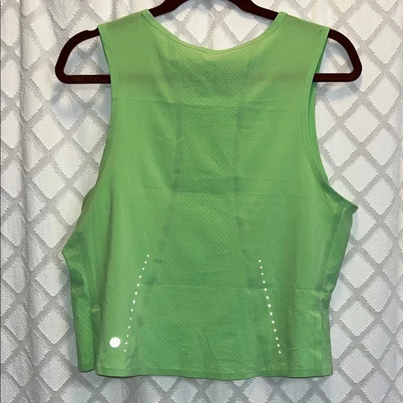 Lululemon Cropped Bright Green Running tank, EUC, size 10 - Picture 3 of 4